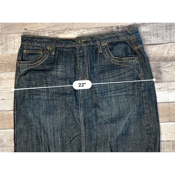 L.A. Blues Dark Wash Embroidered Denim Blue Jean Skirt sz 16‎ - Picture 7 of 9